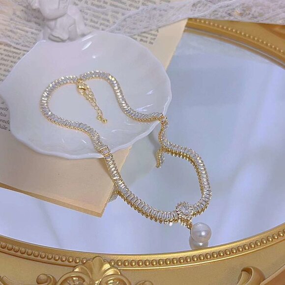 9–10 mm Zircon Crystal Clavicle Pendant Necklace - Picture 3 of 5